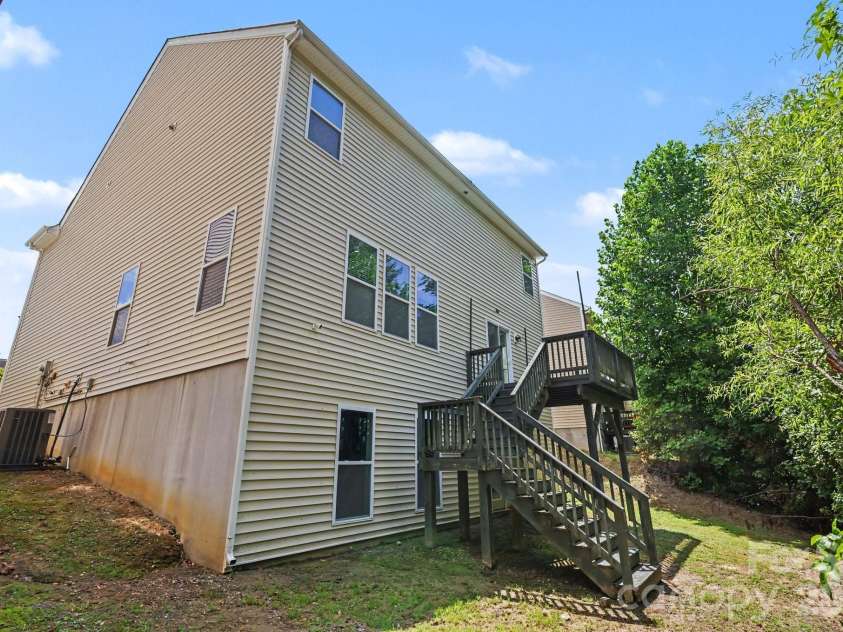 2318 Sonoma Valley Drive, Charlotte, NC 28214.  MLS# CAR4411062, YatesRealty ID 45320. 