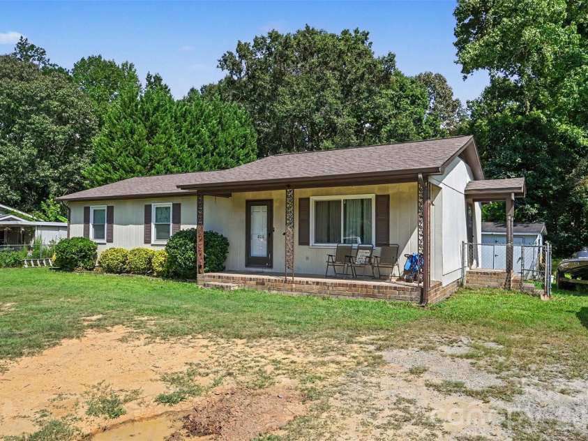 808 Chestnut Street, Stanley, NC 28164.  MLS# CAR4414388, YatesRealty ID 45323. 