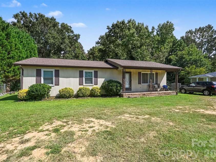 808 Chestnut Street, Stanley, NC 28164.  MLS# CAR4414388, YatesRealty ID 45323. 