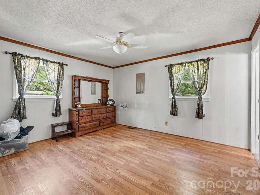 808 Chestnut Street, Stanley, NC 28164.  MLS# CAR4414388, YatesRealty ID 45323. 