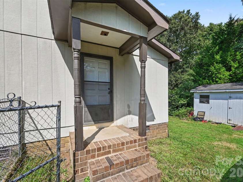 808 Chestnut Street, Stanley, NC 28164.  MLS# CAR4414388, YatesRealty ID 45323. 