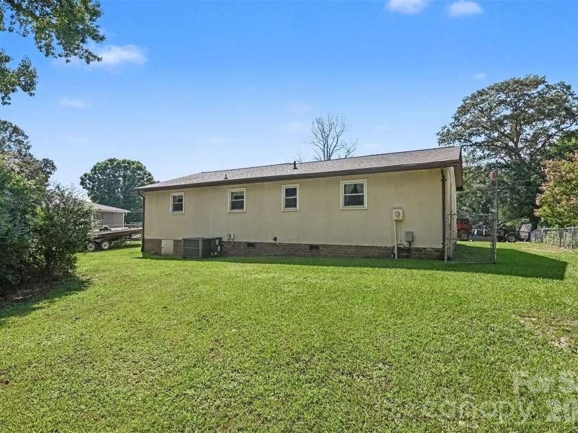 808 Chestnut Street, Stanley, NC 28164.  MLS# CAR4414388, YatesRealty ID 45323. 
