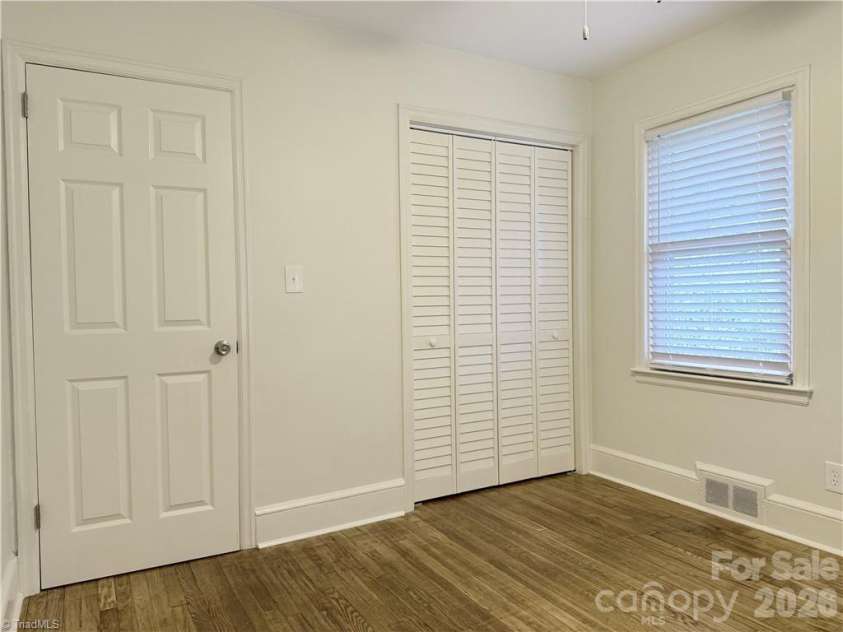 323 Western Boulevard, Lexington, NC 27295.  MLS# CAR4409782, YatesRealty ID 45324. 