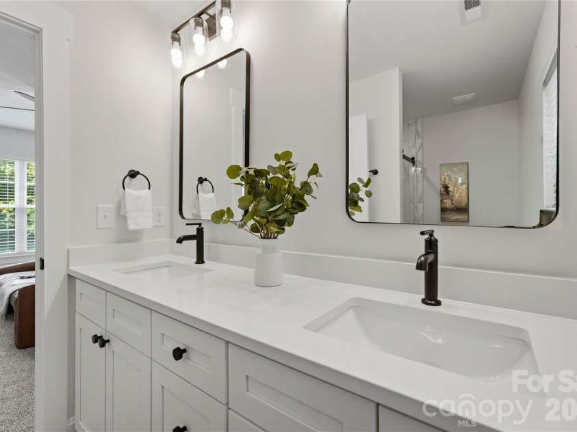 14133 Woodhurst Lane, Mint Hill, NC 28227.  MLS# CAR4415428, YatesRealty ID 45326. Primary bath