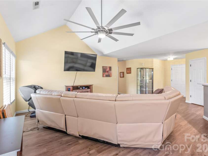 2241 Indian Cross Trail, Matthews, NC 28104.  MLS# CAR4413908, YatesRealty ID 45328. 