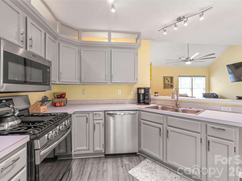 2241 Indian Cross Trail, Matthews, NC 28104.  MLS# CAR4413908, YatesRealty ID 45328. 