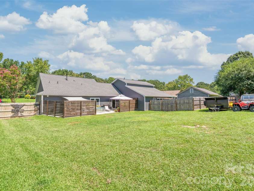 2241 Indian Cross Trail, Matthews, NC 28104.  MLS# CAR4413908, YatesRealty ID 45328. 