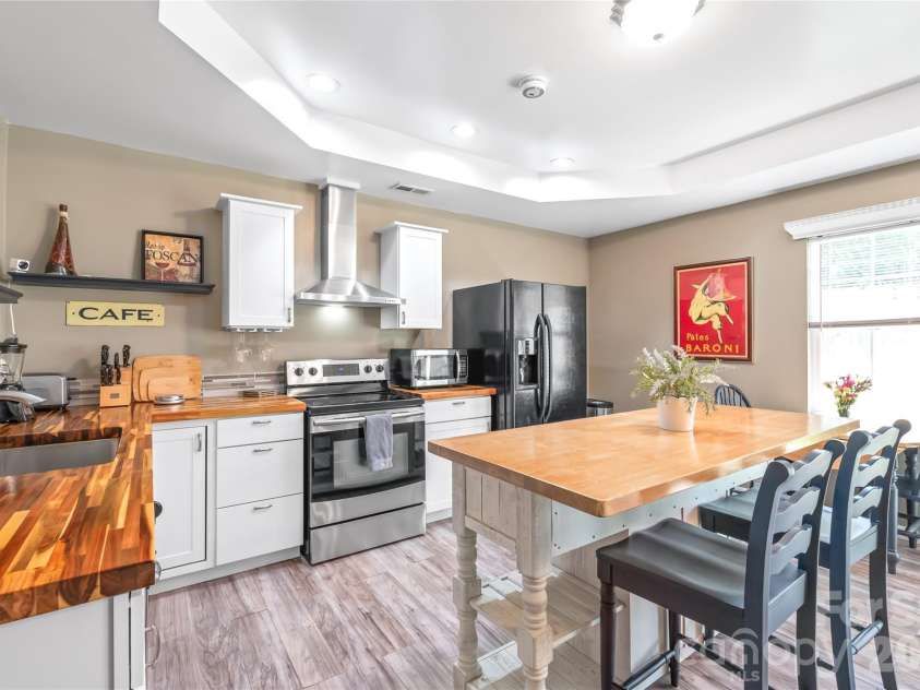 2241 Indian Cross Trail, Matthews, NC 28104.  MLS# CAR4413908, YatesRealty ID 45328. 