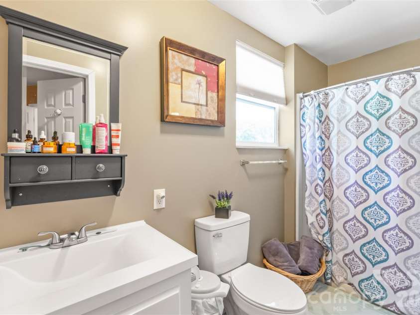 2241 Indian Cross Trail, Matthews, NC 28104.  MLS# CAR4413908, YatesRealty ID 45328. Jack and Jill bath with shower