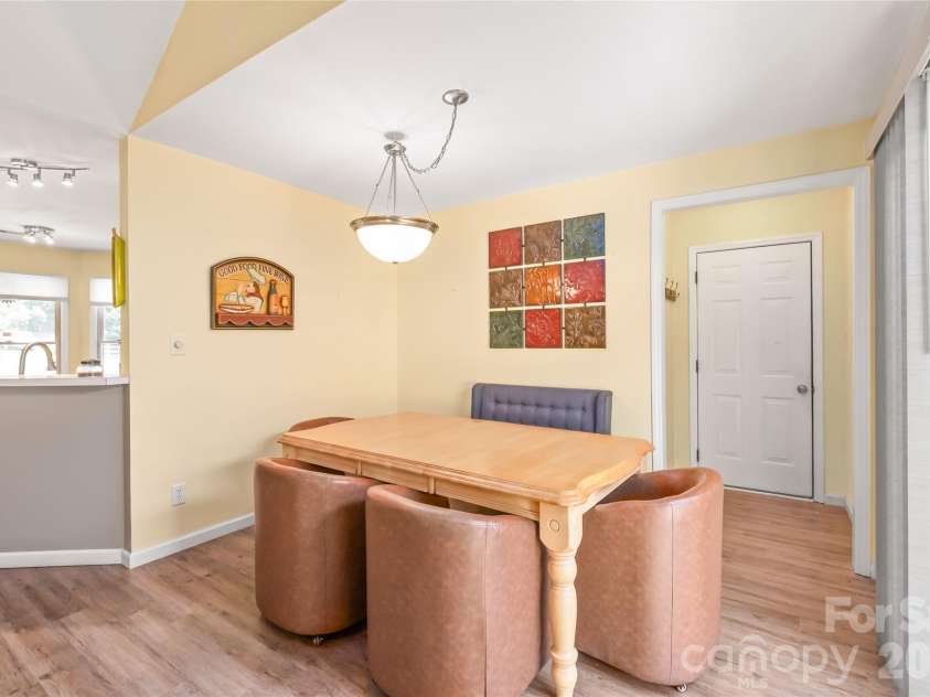 2241 Indian Cross Trail, Matthews, NC 28104.  MLS# CAR4413908, YatesRealty ID 45328. Main home dining area