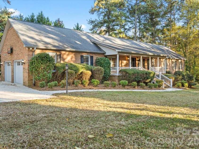 1061 Fairway Drive, Kannapolis, NC 28081.  MLS# CAR4319984, YatesRealty ID 4533. 