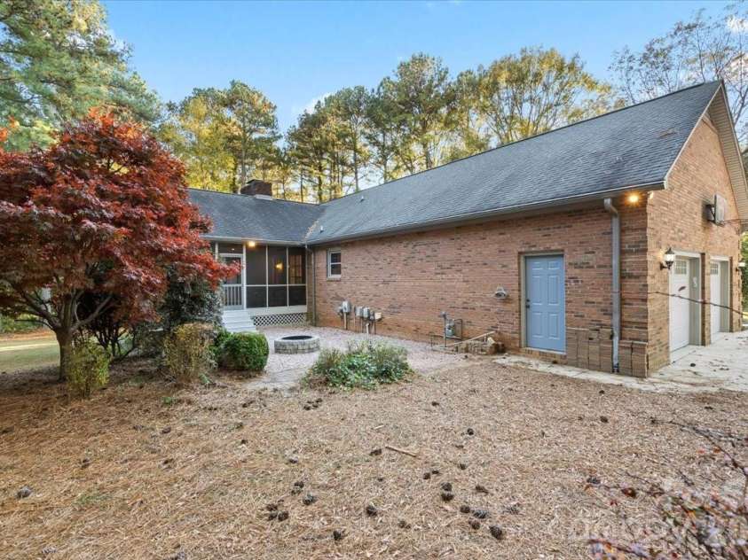 1061 Fairway Drive, Kannapolis, NC 28081.  MLS# CAR4319984, YatesRealty ID 4533. 