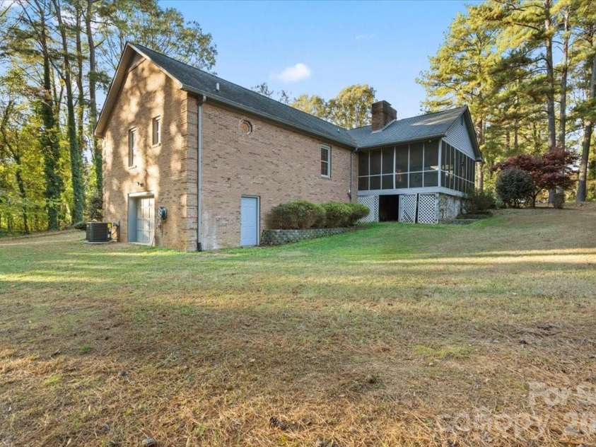 1061 Fairway Drive, Kannapolis, NC 28081.  MLS# CAR4319984, YatesRealty ID 4533. 