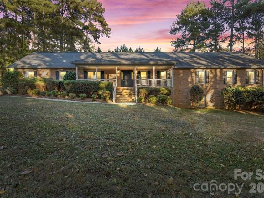 1061 Fairway Drive, Kannapolis, NC 28081.  MLS# CAR4319984, YatesRealty ID 4533. 