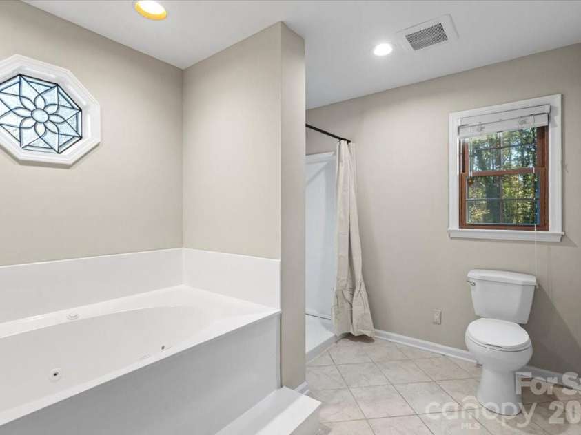 1061 Fairway Drive, Kannapolis, NC 28081.  MLS# CAR4319984, YatesRealty ID 4533. Primary Bathroom