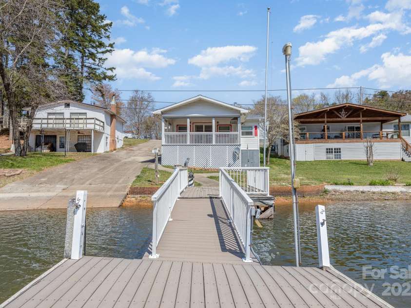 1423 Shoreline Drive, Lexington, NC 27292.  MLS# CAR4204057, YatesRealty ID 4533. 