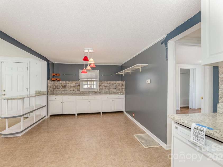 1423 Shoreline Drive, Lexington, NC 27292.  MLS# CAR4204057, YatesRealty ID 4533. 