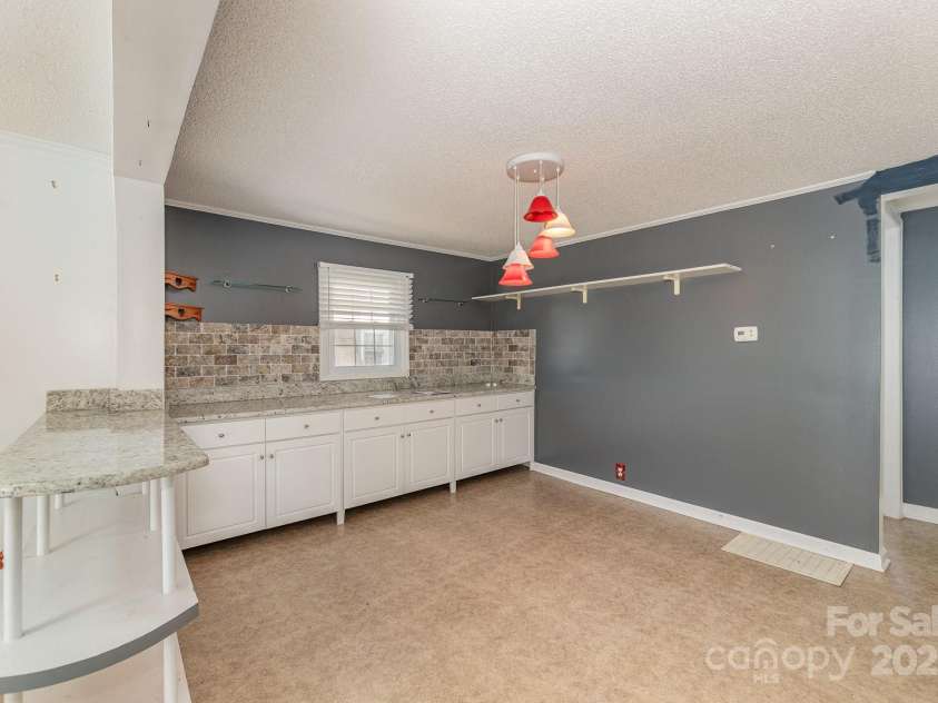 1423 Shoreline Drive, Lexington, NC 27292.  MLS# CAR4204057, YatesRealty ID 4533. 