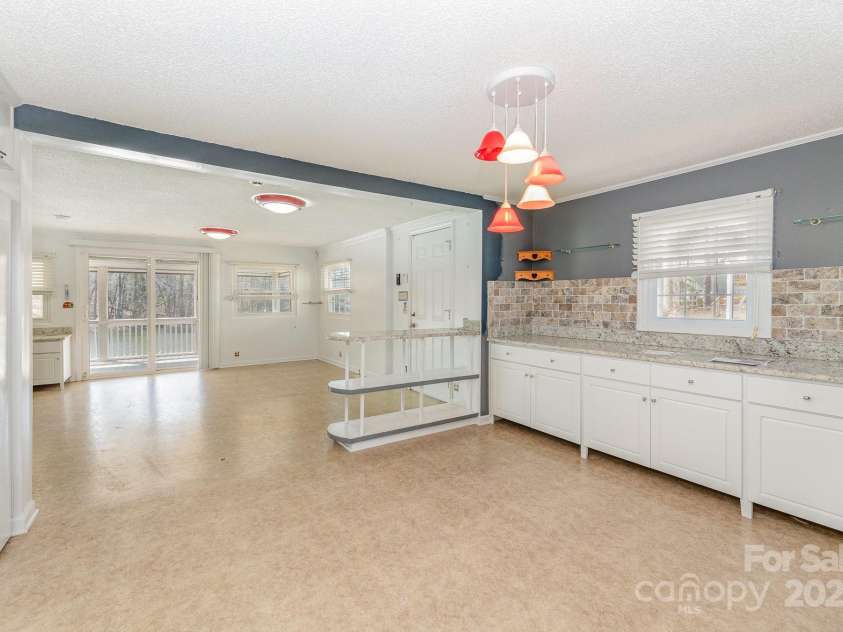 1423 Shoreline Drive, Lexington, NC 27292.  MLS# CAR4204057, YatesRealty ID 4533. 