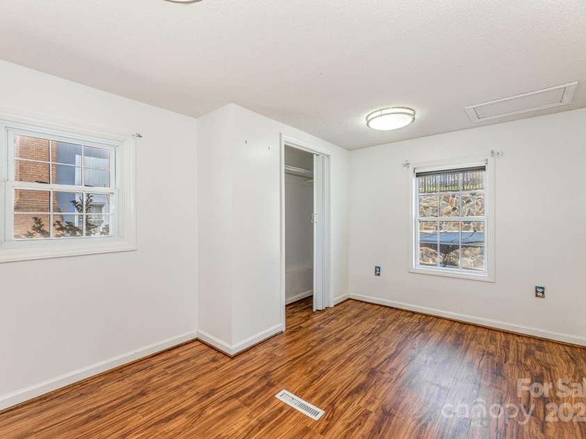 1423 Shoreline Drive, Lexington, NC 27292.  MLS# CAR4204057, YatesRealty ID 4533. 