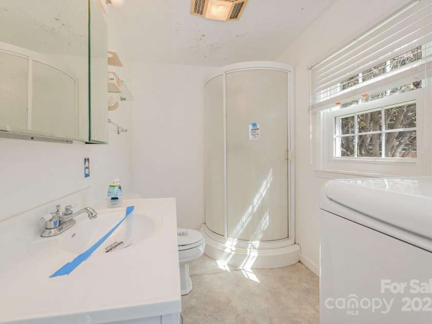 1423 Shoreline Drive, Lexington, NC 27292.  MLS# CAR4204057, YatesRealty ID 4533. 