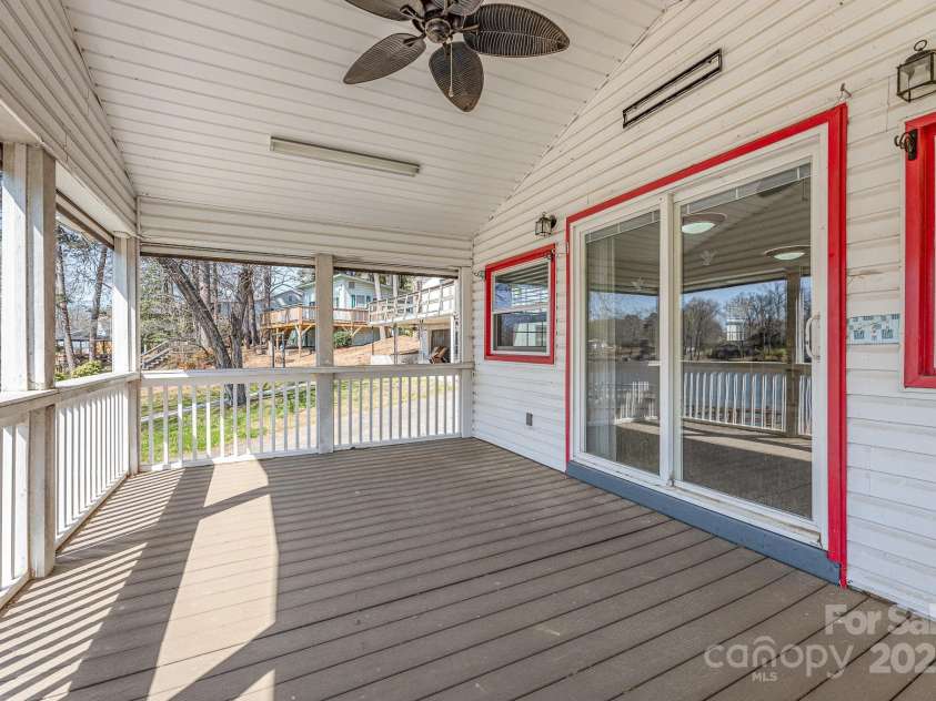 1423 Shoreline Drive, Lexington, NC 27292.  MLS# CAR4204057, YatesRealty ID 4533. 