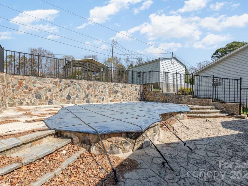 1423 Shoreline Drive, Lexington, NC 27292.  MLS# CAR4204057, YatesRealty ID 4533. 