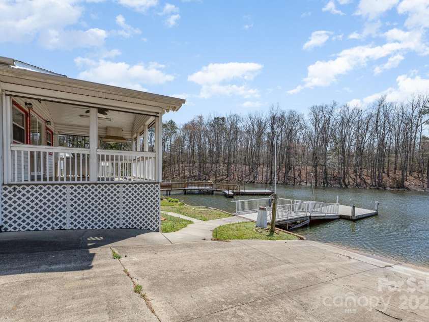 1423 Shoreline Drive, Lexington, NC 27292.  MLS# CAR4204057, YatesRealty ID 4533. 
