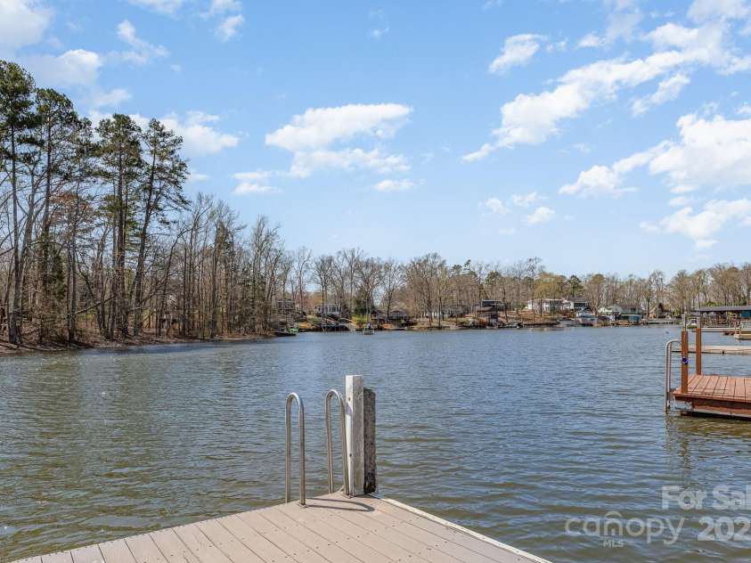 1423 Shoreline Drive, Lexington, NC 27292.  MLS# CAR4204057, YatesRealty ID 4533. 