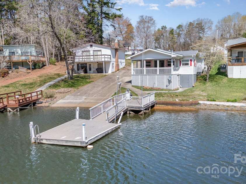1423 Shoreline Drive, Lexington, NC 27292.  MLS# CAR4204057, YatesRealty ID 4533. 