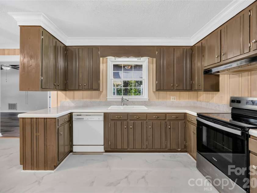 1012 Forest Drive, Marshville, NC 28103.  MLS# CAR4412442, YatesRealty ID 45330. Kitchen