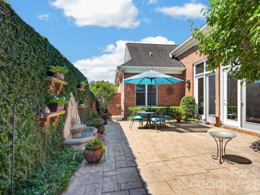 998 Blakeley Walk, Rock Hill, SC 29732.  MLS# CAR4410209, YatesRealty ID 45331. Courtyard