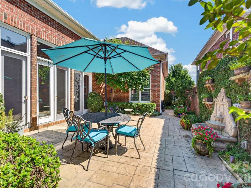 998 Blakeley Walk, Rock Hill, SC 29732.  MLS# CAR4410209, YatesRealty ID 45331. Courtyard