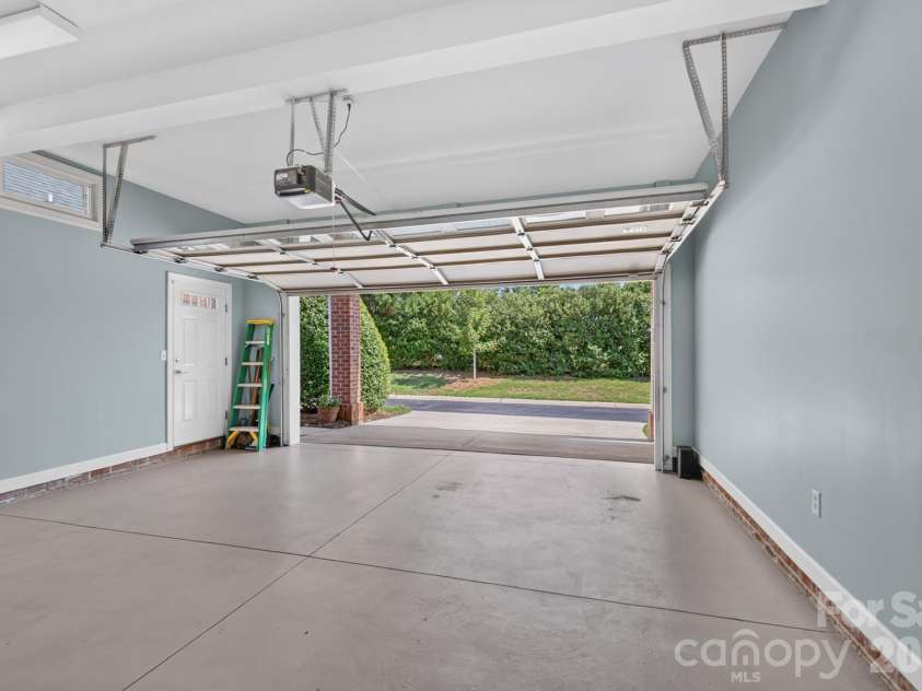 998 Blakeley Walk, Rock Hill, SC 29732.  MLS# CAR4410209, YatesRealty ID 45331. Double Garage