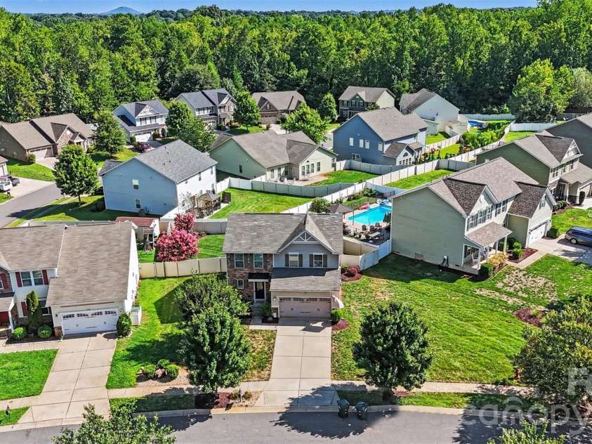 3696 English Garden Drive, Gastonia, NC 28056.  MLS# CAR4415816, YatesRealty ID 45332. 