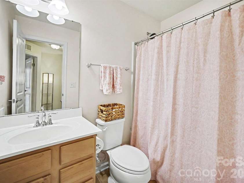 3696 English Garden Drive, Gastonia, NC 28056.  MLS# CAR4415816, YatesRealty ID 45332. Full bathroom upper