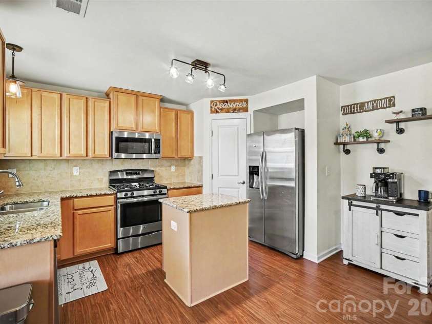 3696 English Garden Drive, Gastonia, NC 28056.  MLS# CAR4415816, YatesRealty ID 45332. Kitchen granite countertops