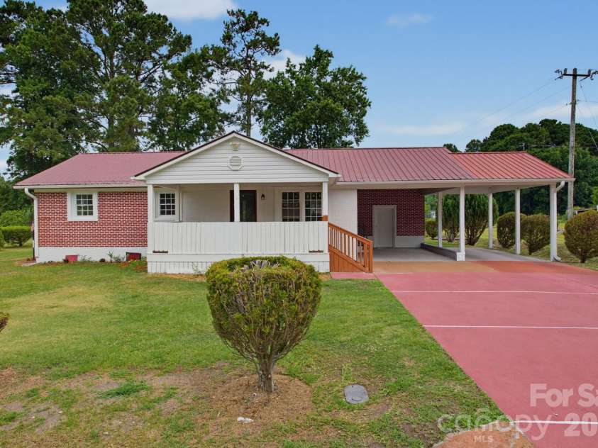 149 Dobbins Street, Wallace, NC 28466.  MLS# CAR4394453, YatesRealty ID 45333. 