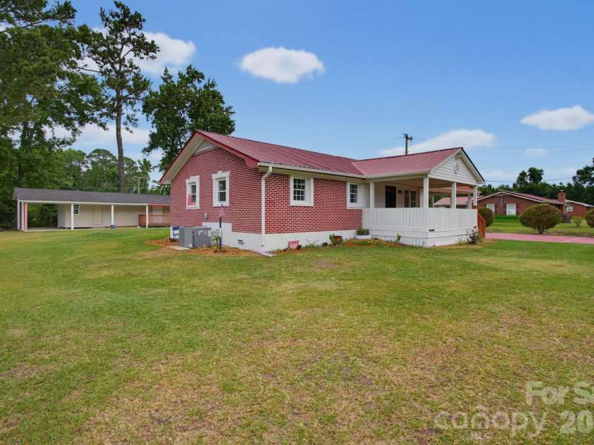 149 Dobbins Street, Wallace, NC 28466.  MLS# CAR4394453, YatesRealty ID 45333. 