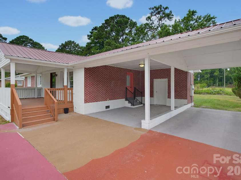 149 Dobbins Street, Wallace, NC 28466.  MLS# CAR4394453, YatesRealty ID 45333. 