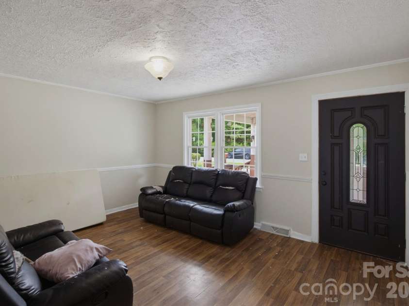 149 Dobbins Street, Wallace, NC 28466.  MLS# CAR4394453, YatesRealty ID 45333. 