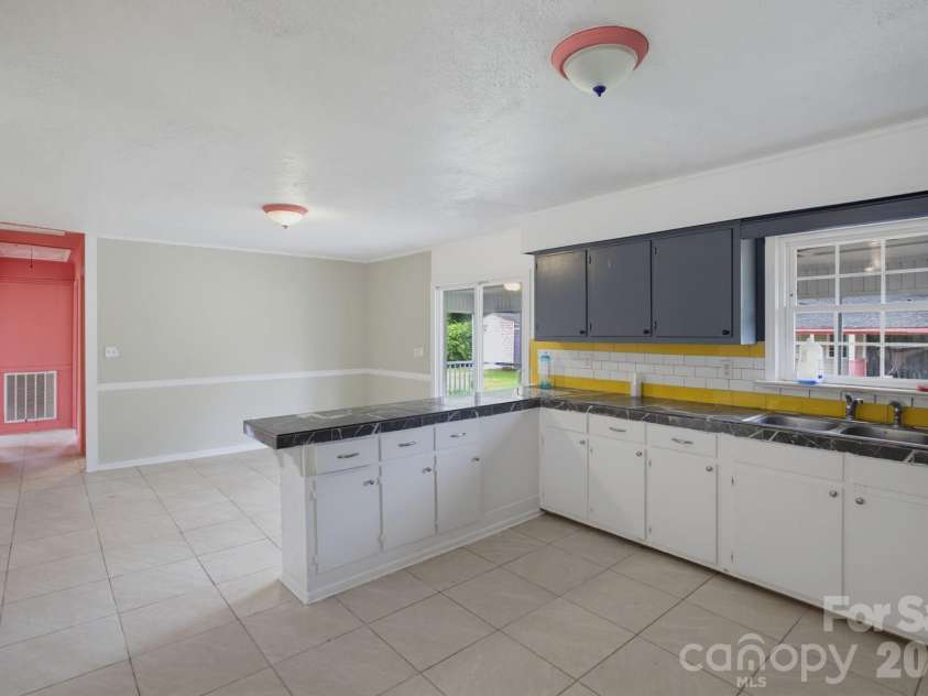 149 Dobbins Street, Wallace, NC 28466.  MLS# CAR4394453, YatesRealty ID 45333. 
