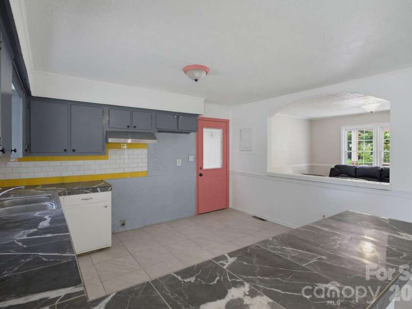 149 Dobbins Street, Wallace, NC 28466.  MLS# CAR4394453, YatesRealty ID 45333. 