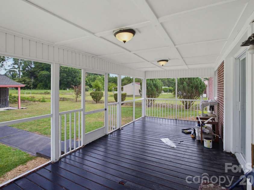 149 Dobbins Street, Wallace, NC 28466.  MLS# CAR4394453, YatesRealty ID 45333. 