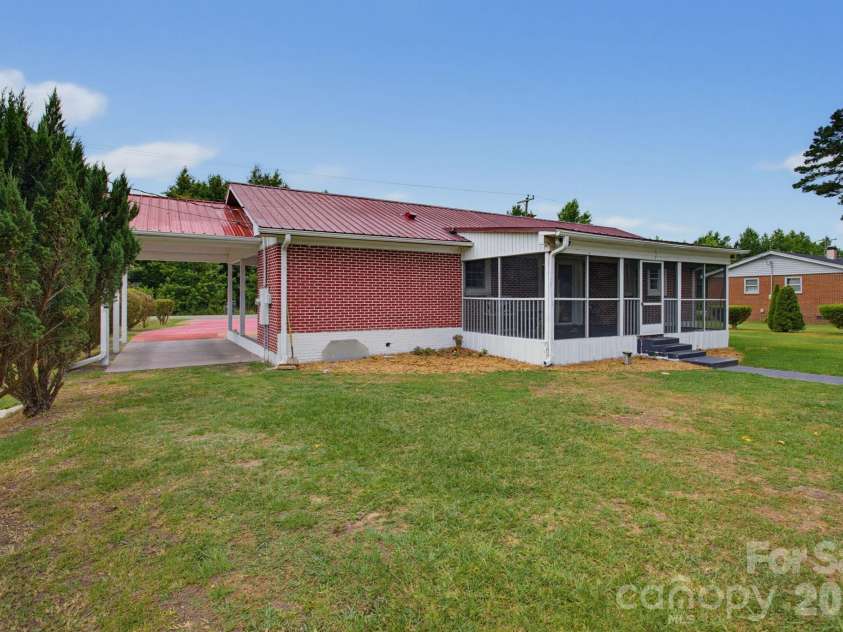 149 Dobbins Street, Wallace, NC 28466.  MLS# CAR4394453, YatesRealty ID 45333. 