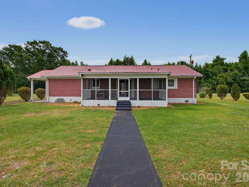 149 Dobbins Street, Wallace, NC 28466.  MLS# CAR4394453, YatesRealty ID 45333. 