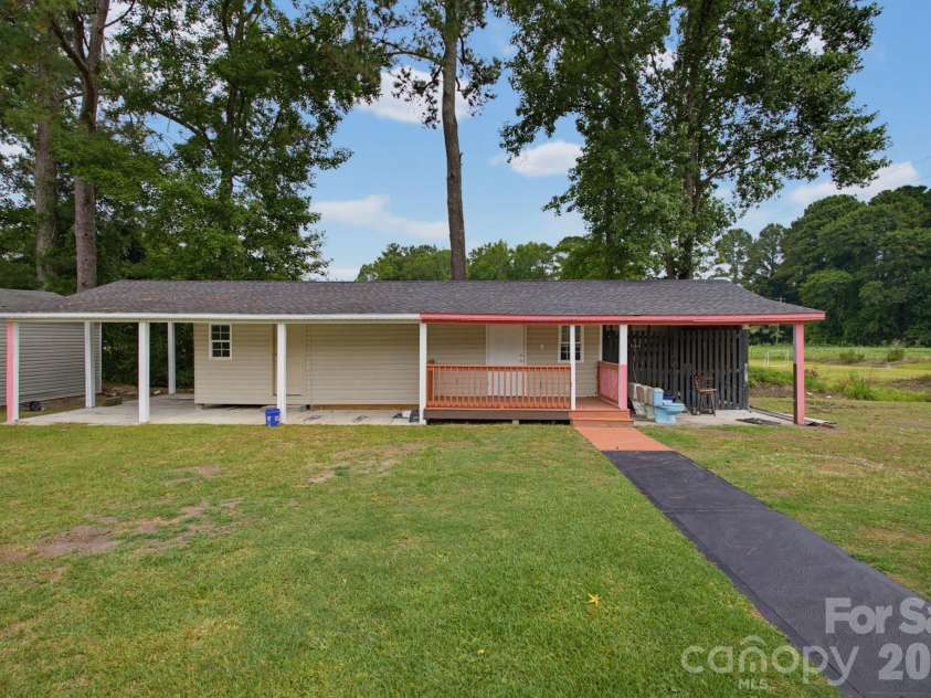149 Dobbins Street, Wallace, NC 28466.  MLS# CAR4394453, YatesRealty ID 45333. 