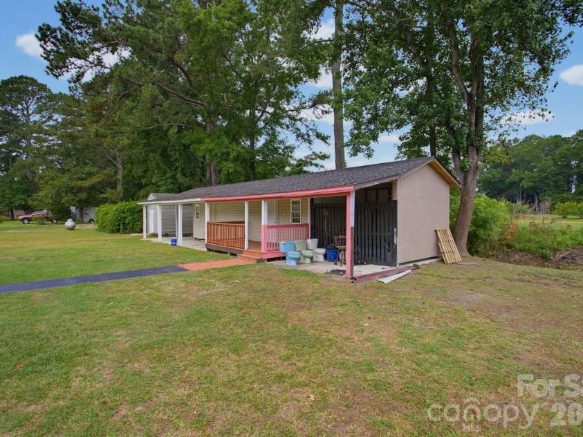 149 Dobbins Street, Wallace, NC 28466.  MLS# CAR4394453, YatesRealty ID 45333. 