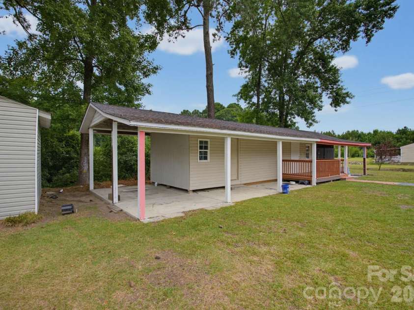 149 Dobbins Street, Wallace, NC 28466.  MLS# CAR4394453, YatesRealty ID 45333. 