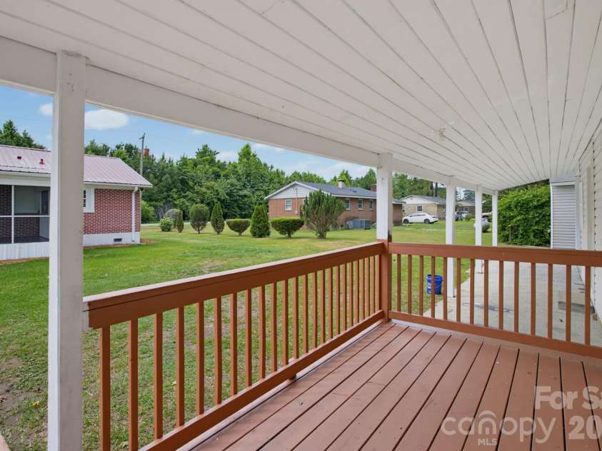 149 Dobbins Street, Wallace, NC 28466.  MLS# CAR4394453, YatesRealty ID 45333. 